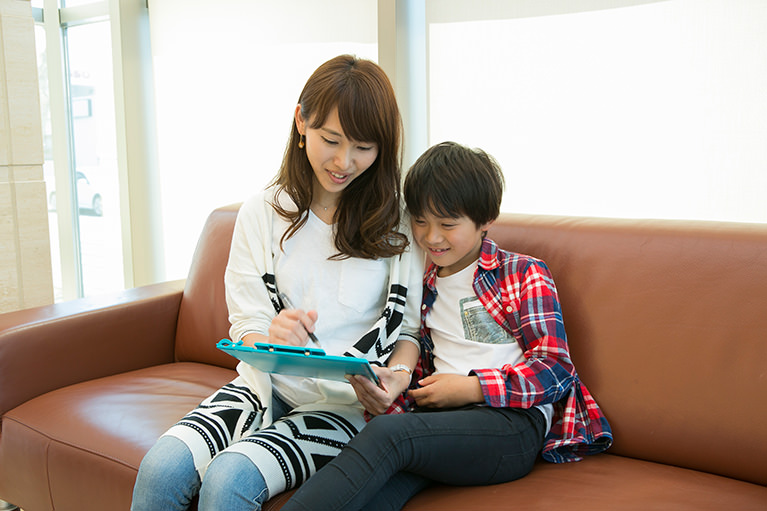 お子さんの歯の健康を守る「クラウンキッズ」